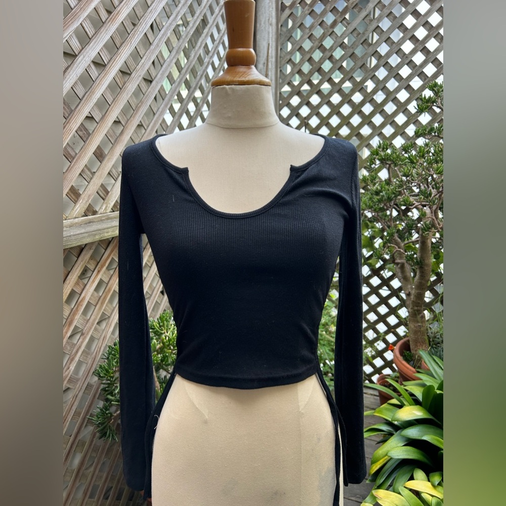 Vetior Black Long Sleeve Top Size Small, U neck , Ruched side strings ,NWOT